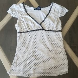 Pretty top, black polka dots